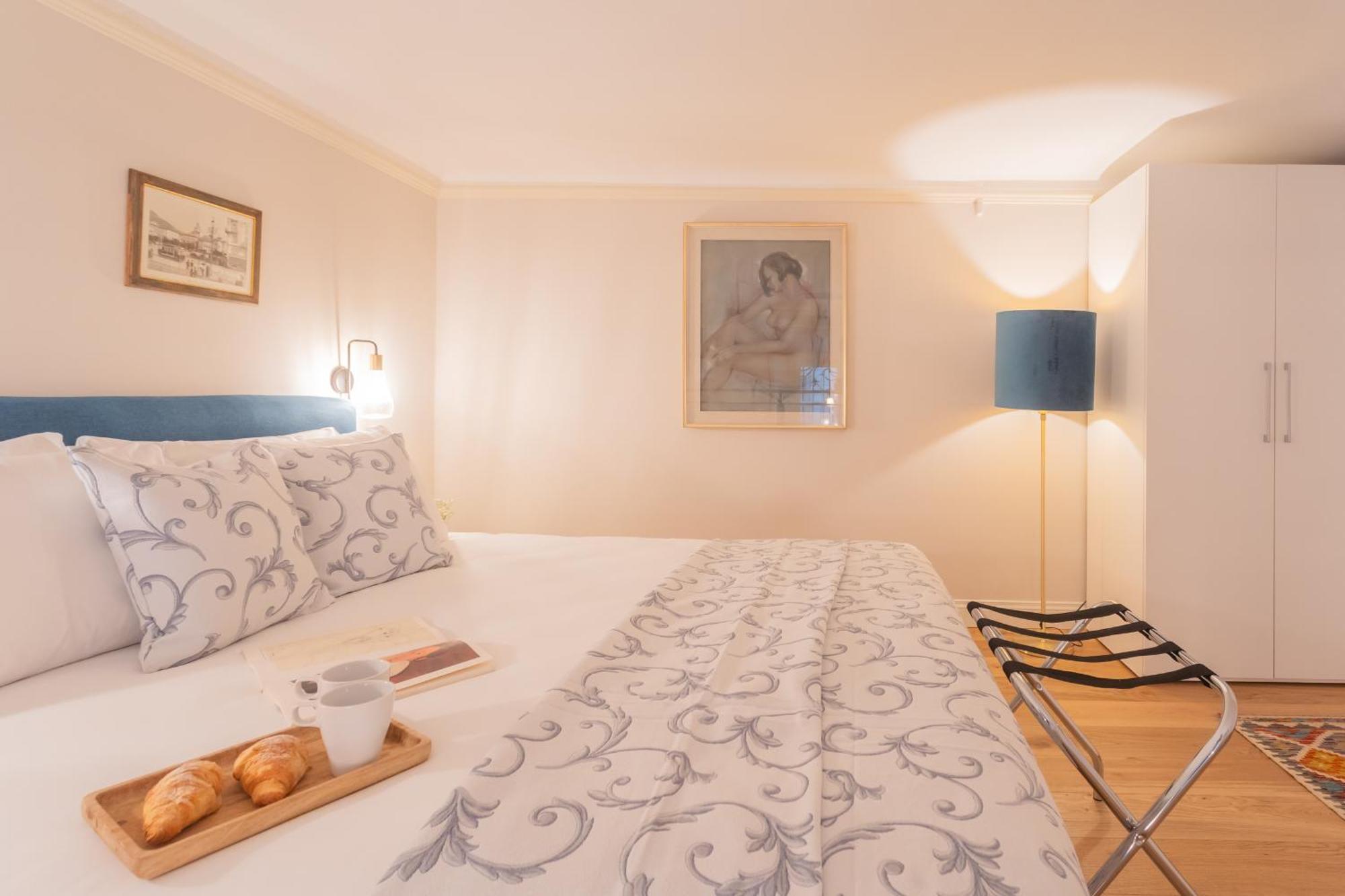 Cinque Giornate 70 Suites By Rent All โกโม ภายนอก รูปภาพ